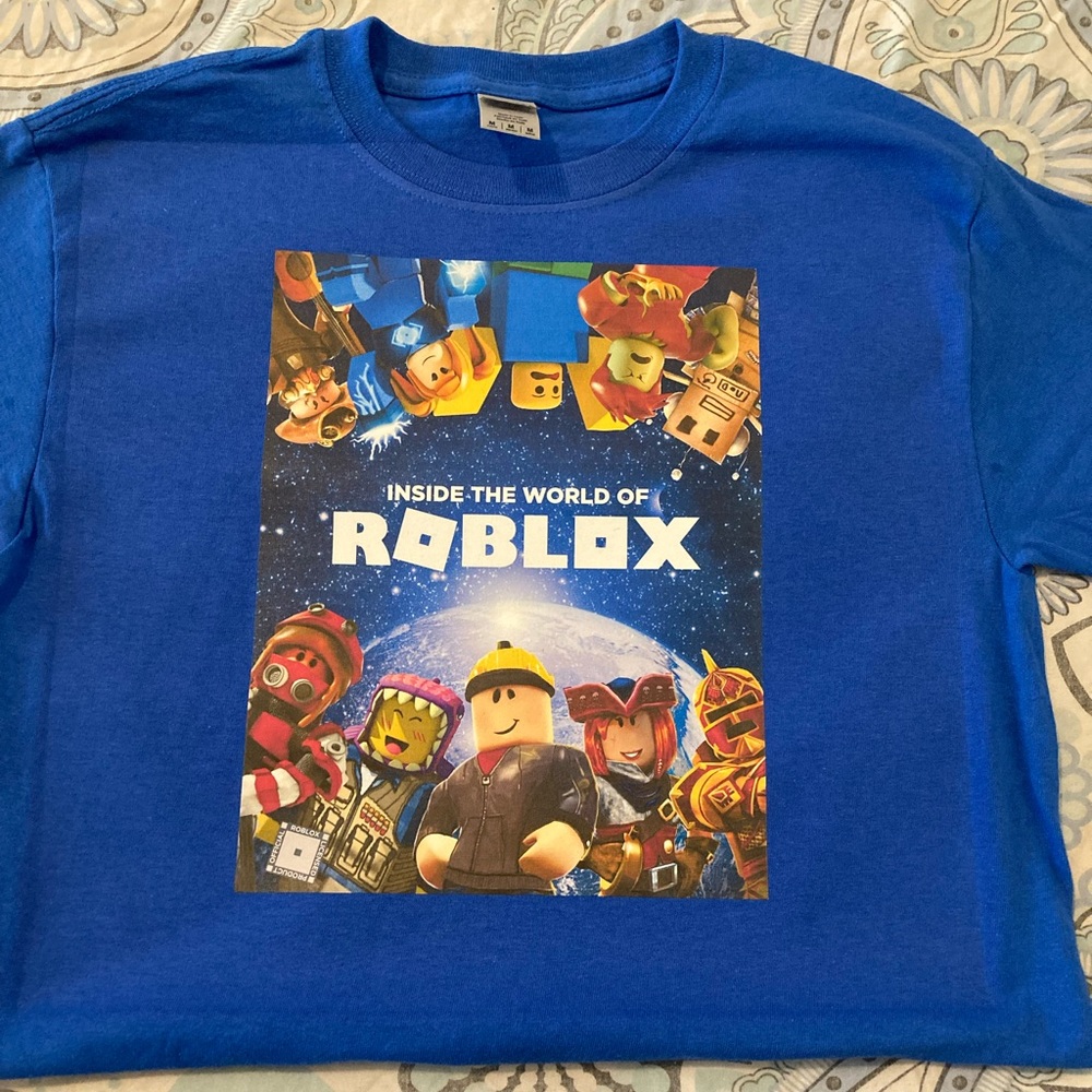 Boys roblox t shirt size medium